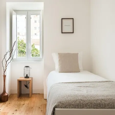 Plum Guide - Woodland Assembly * Lisboa
